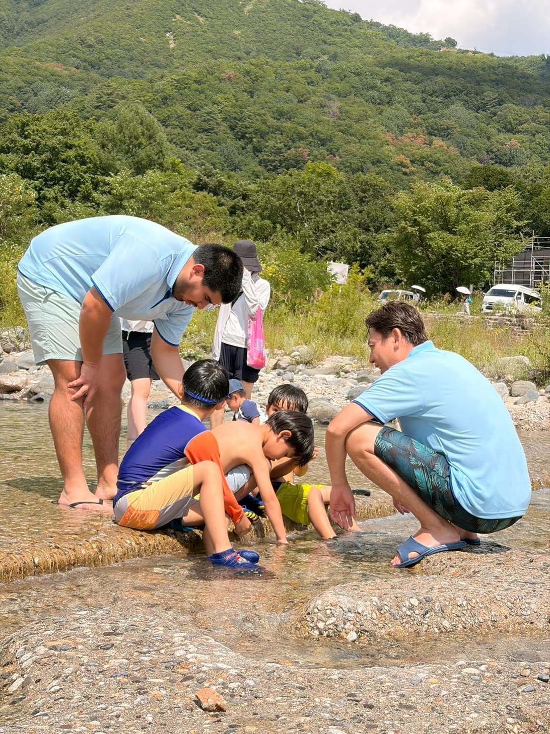 SAIGROWTH sitters with children at a Japanese river