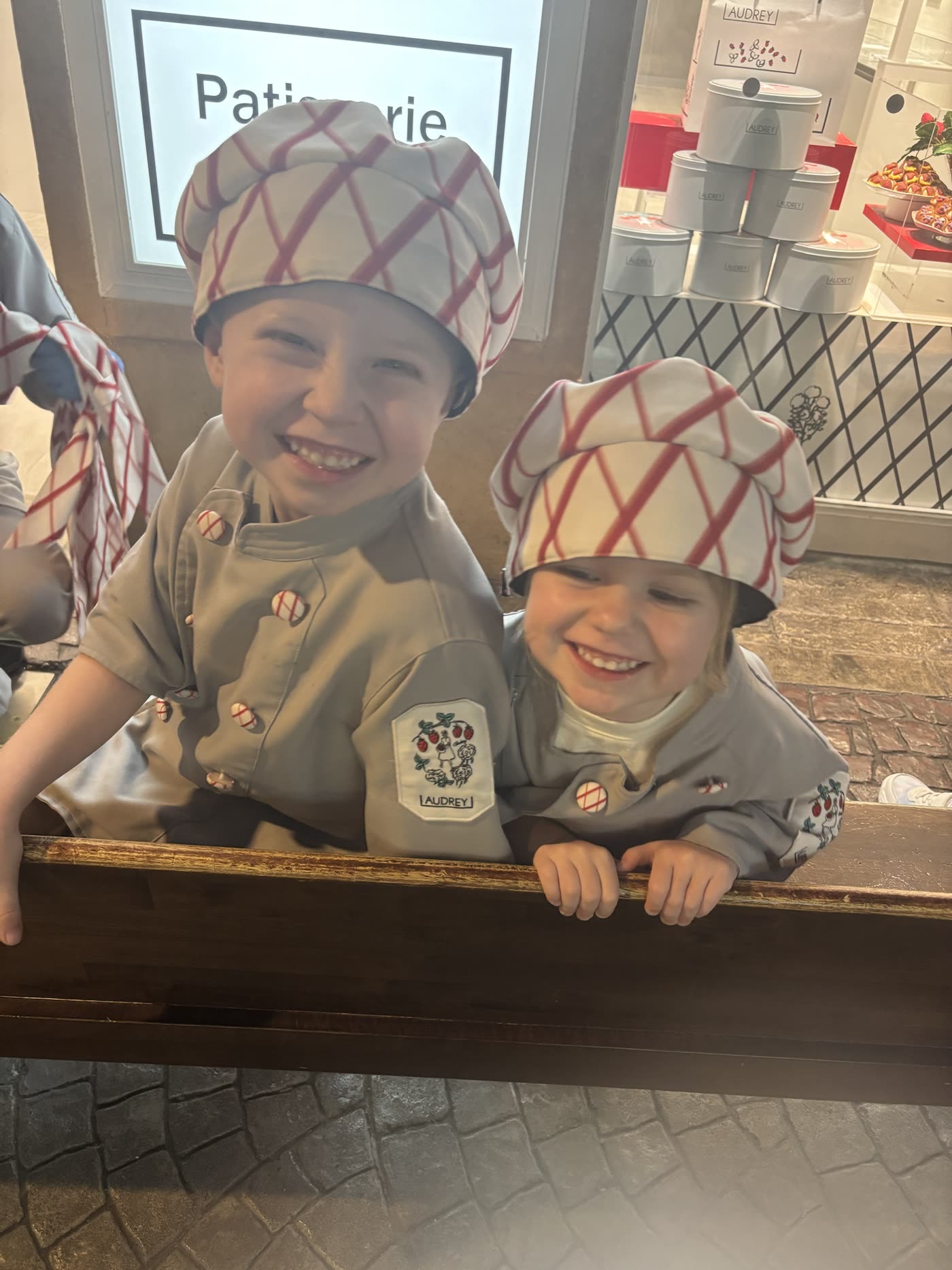 Sibling patisserie chefs at KidZania Tokyo